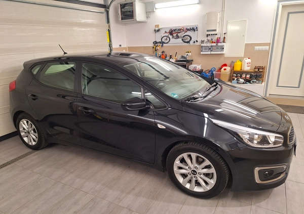 Kia Ceed cena 44900 przebieg: 117000, rok produkcji 2017 z Myślibórz małe 667